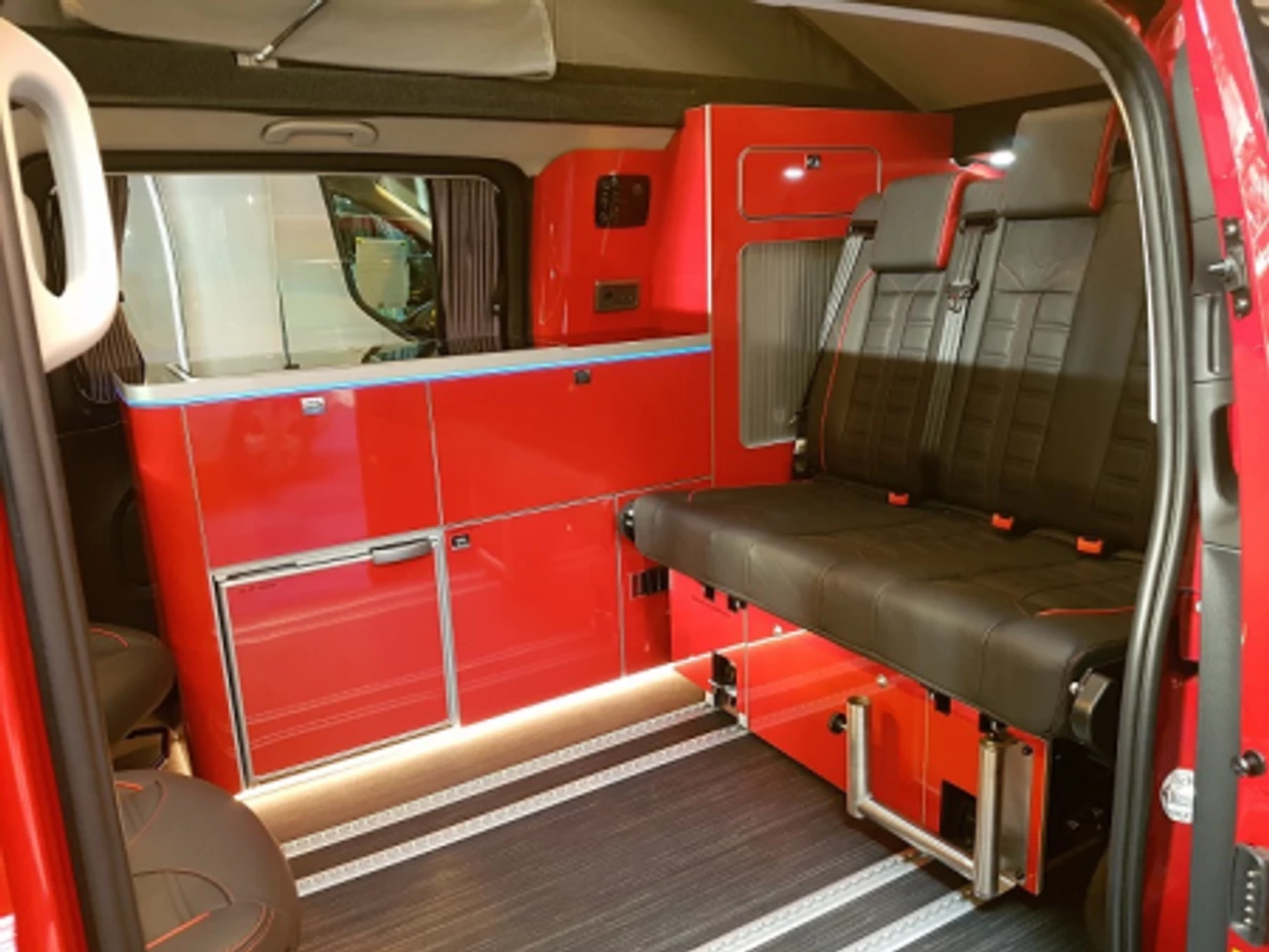 Vitrifrigo CP25SIAL Compact Campervan 12 volt Fridge 4 Vitrifrigo CP25SIAL Compact Campervan 12 volt Fridge - Image 2